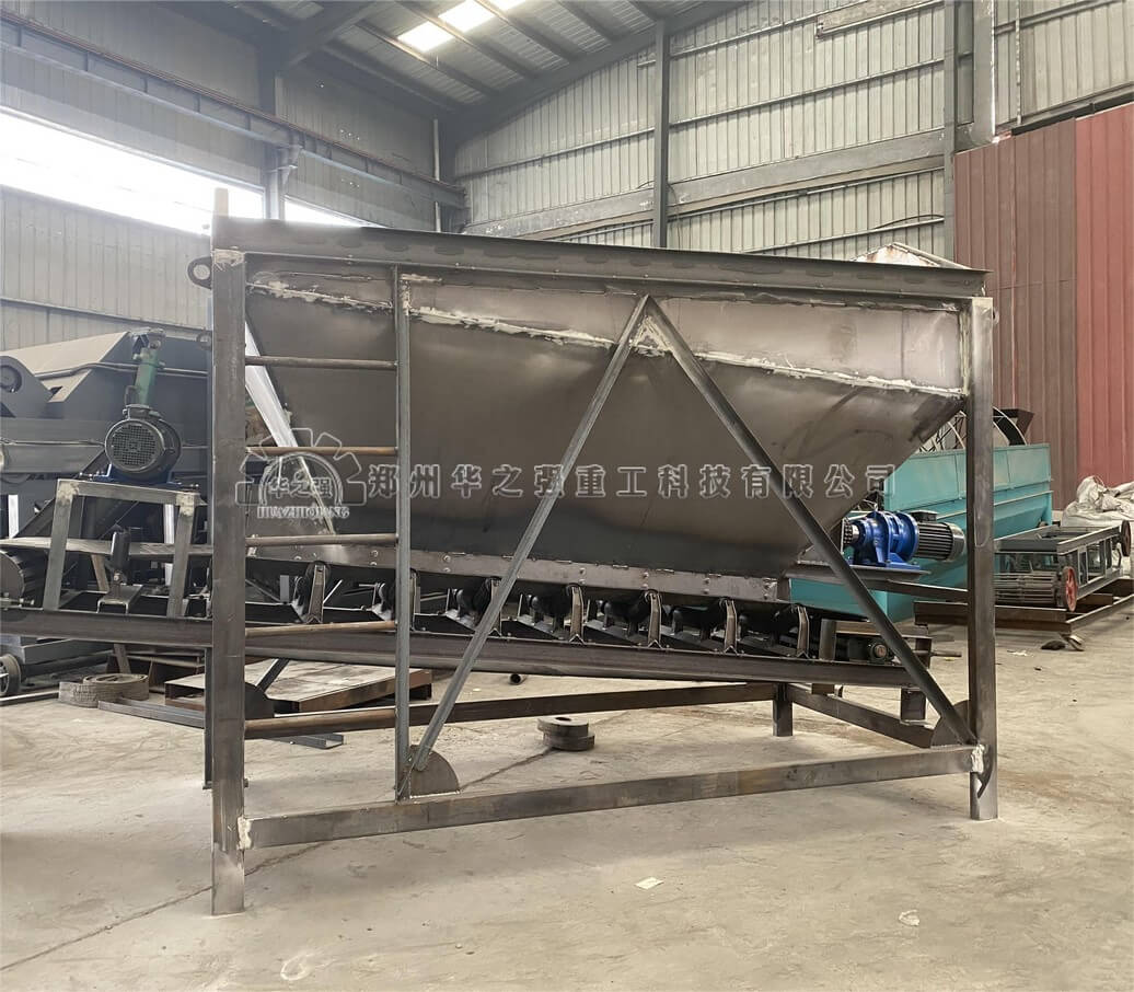 鏟車喂料機(jī)的特點(diǎn)與性能。